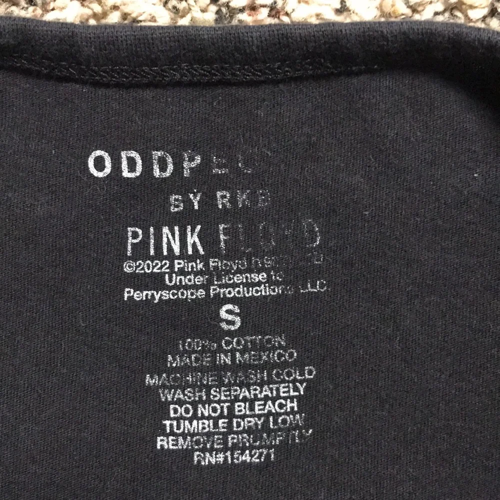 ODD PEOPLE 🐠 Pink Floyd Womans Distressed Graphic Tee Size Small | EUC - Picture 3 of 3